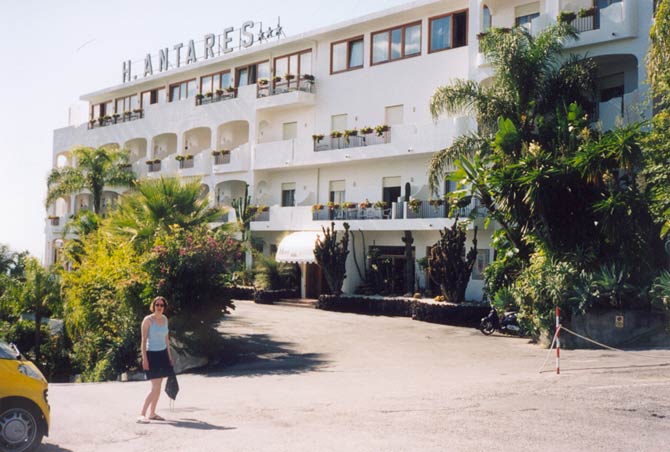 Melanie outside the hotel